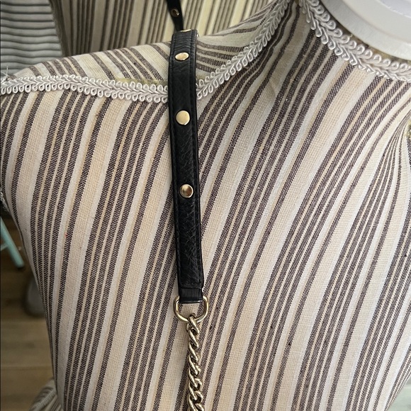 🛑 1 hour sale. Rebecca Minkoff, Black Leather Crossbody Bag w/ Gold tone accents - Picture 4 of 9